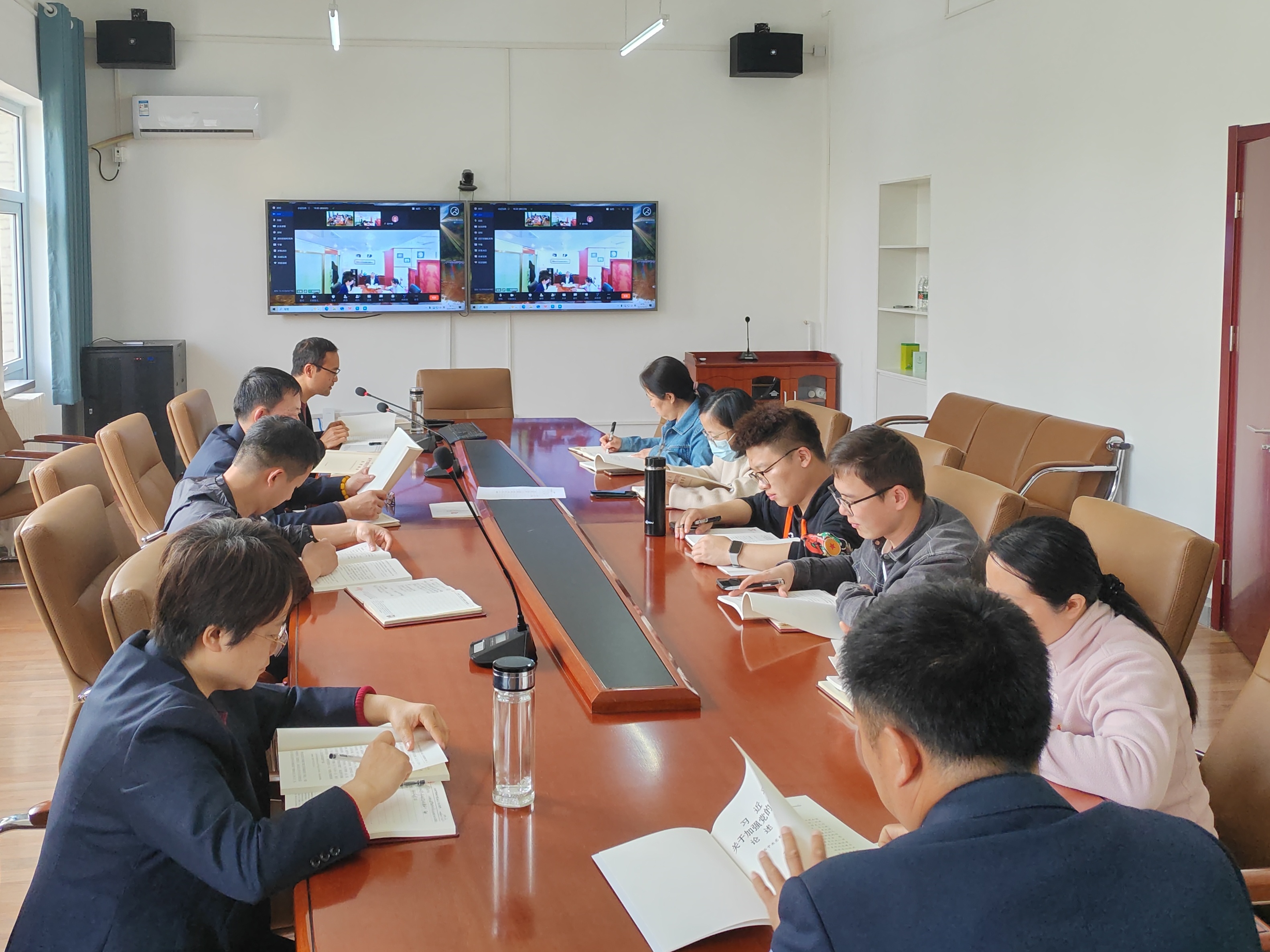 矿物利用和信息党支部开展深入贯彻中央八项规定精神学习教育主题党日活动